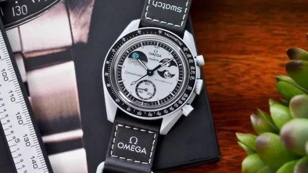 OM*GA x SWATCH MOONSWATCH – MISSION TO THE SUPER BLUE MOONPHASE*